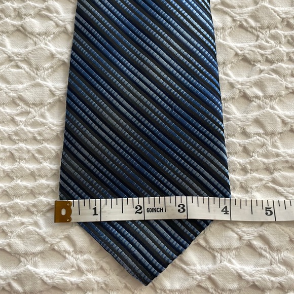Giorgio Armani 100% Silk ‘Made in Italy’ Tie - Picture 6 of 7